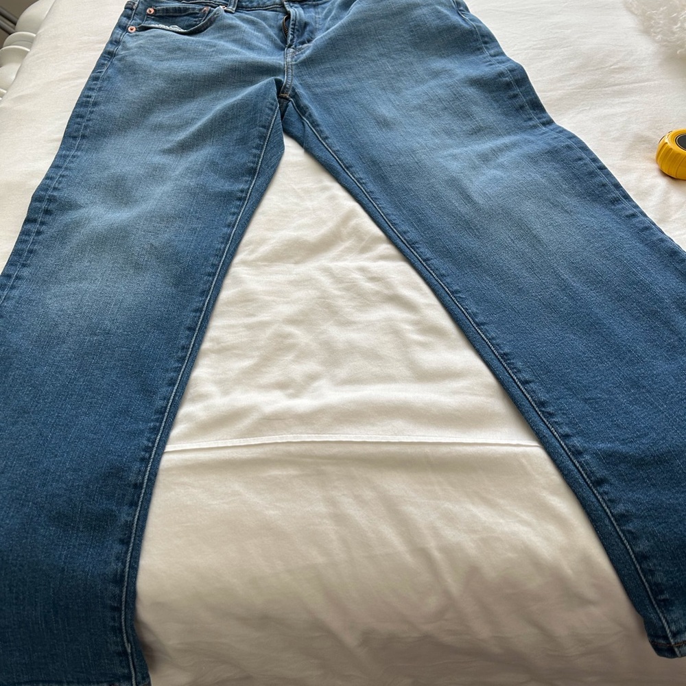 American Eagle Outfitters Airflex+  Relaxed Straight Jeans.  Size 32x30